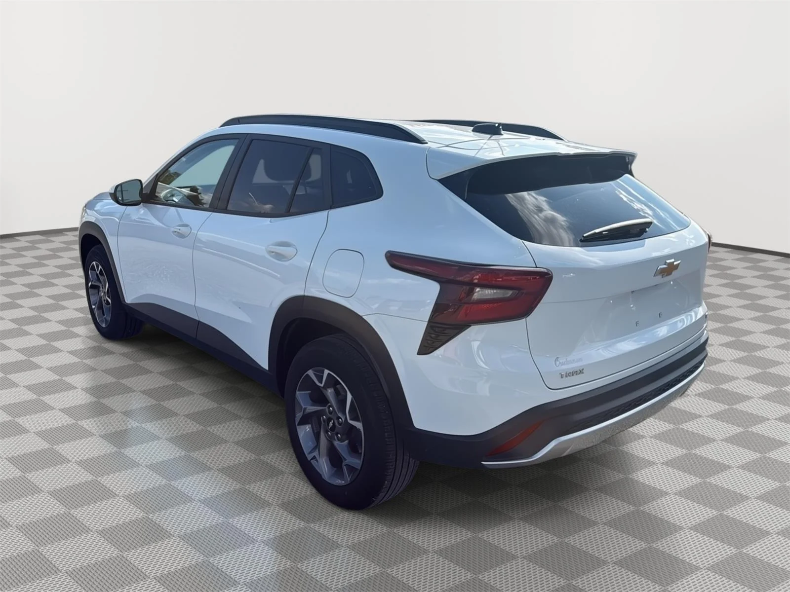 Used 2025 Summit White Chevrolet LT image 3
