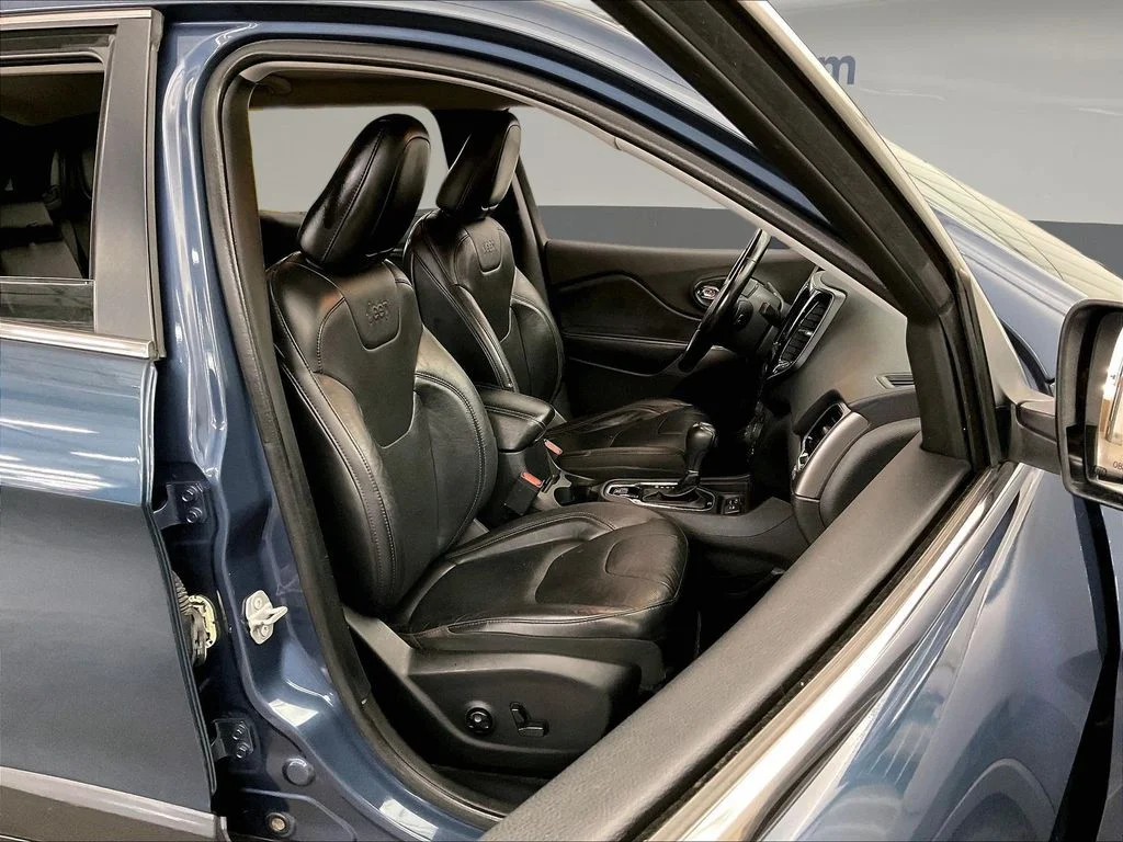 Used 2020 Blue Jeep Limited image 11