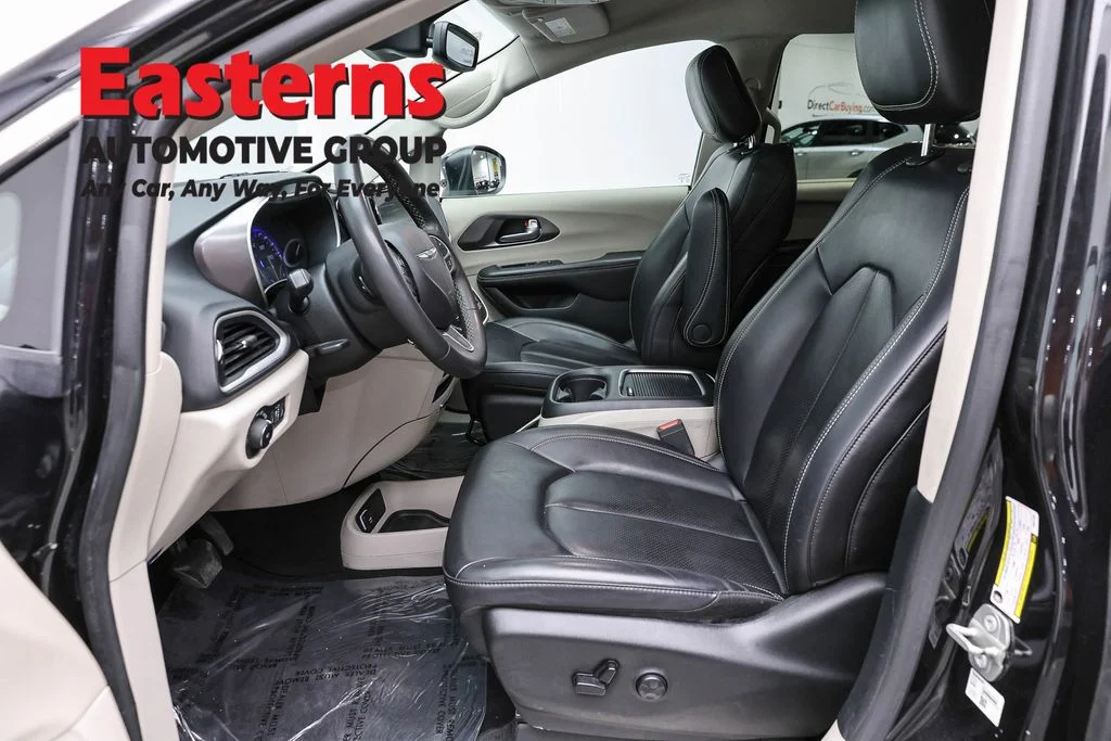 Used 2023 Black Chrysler Touring L image 14