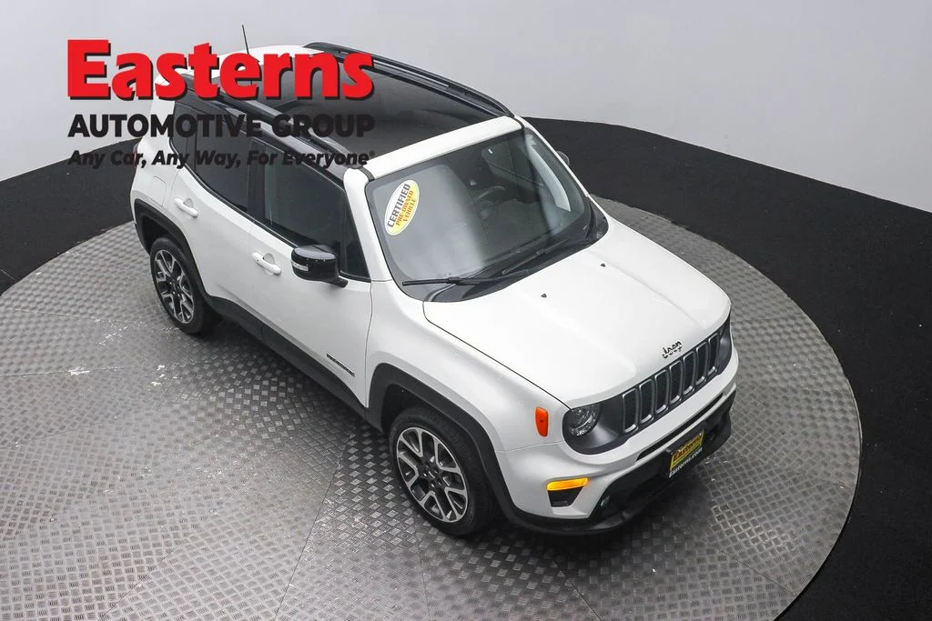 Used 2022 White Jeep Limited image 3