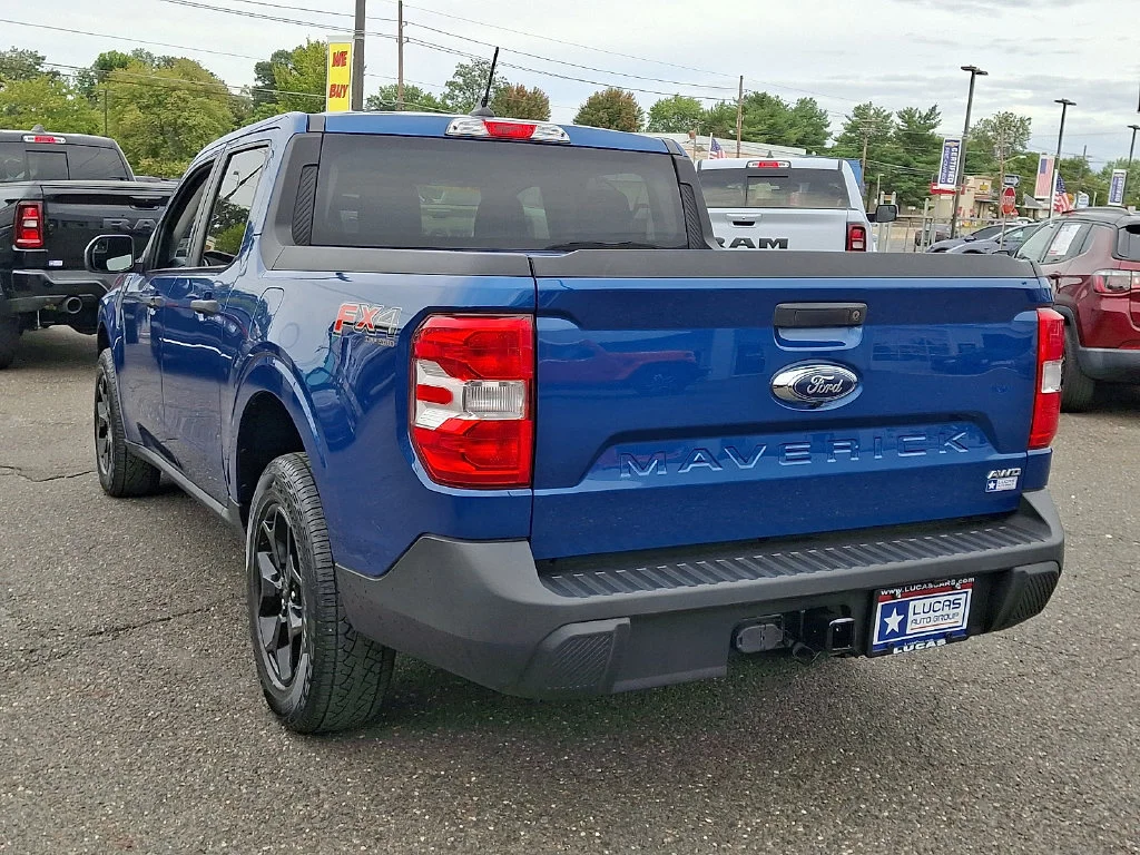 Used 2023 Atlas Blue Metallic Ford XLT image 9