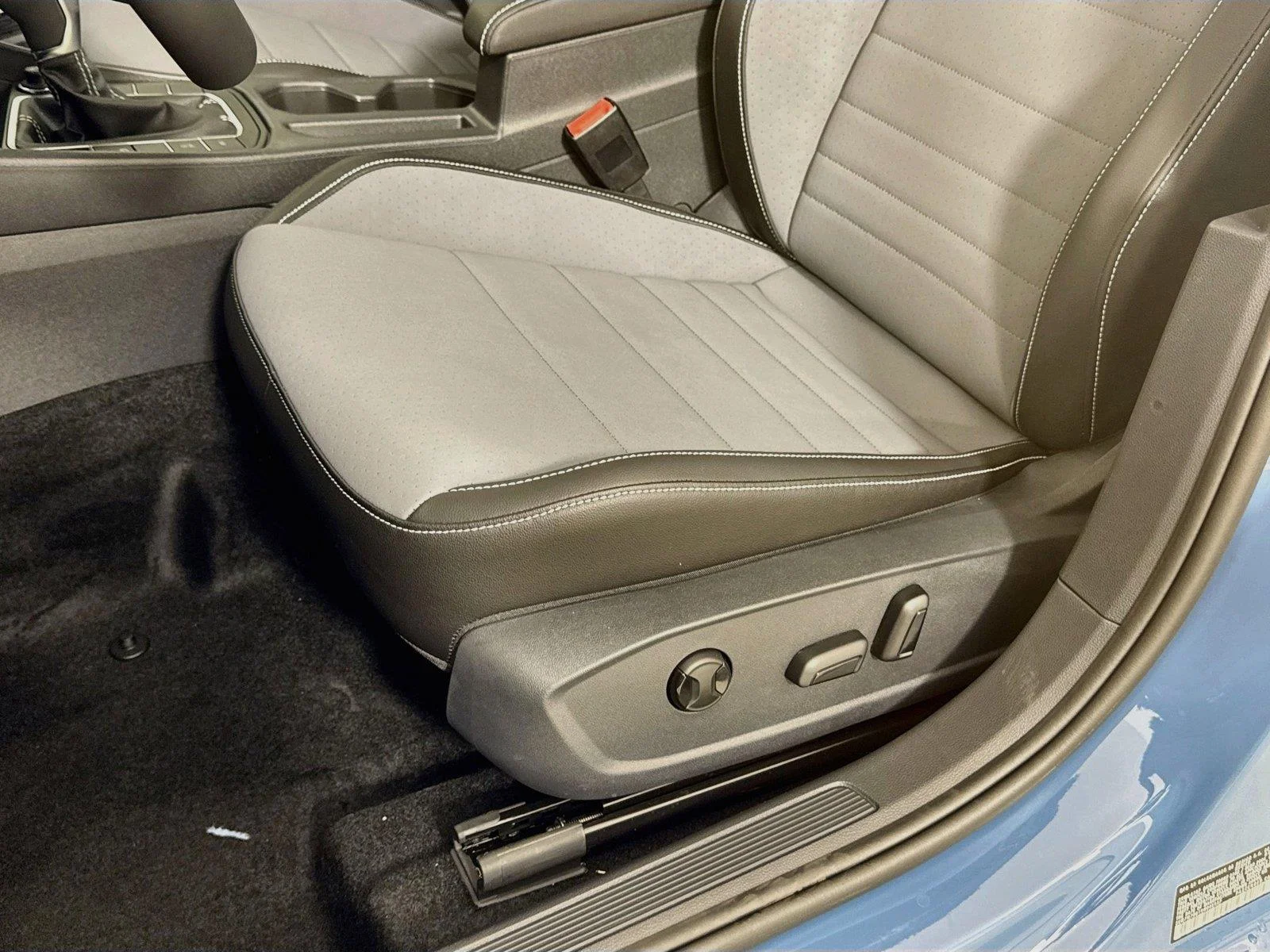 New 2027 Monterey Blue Pearl Volkswagen SE image 18