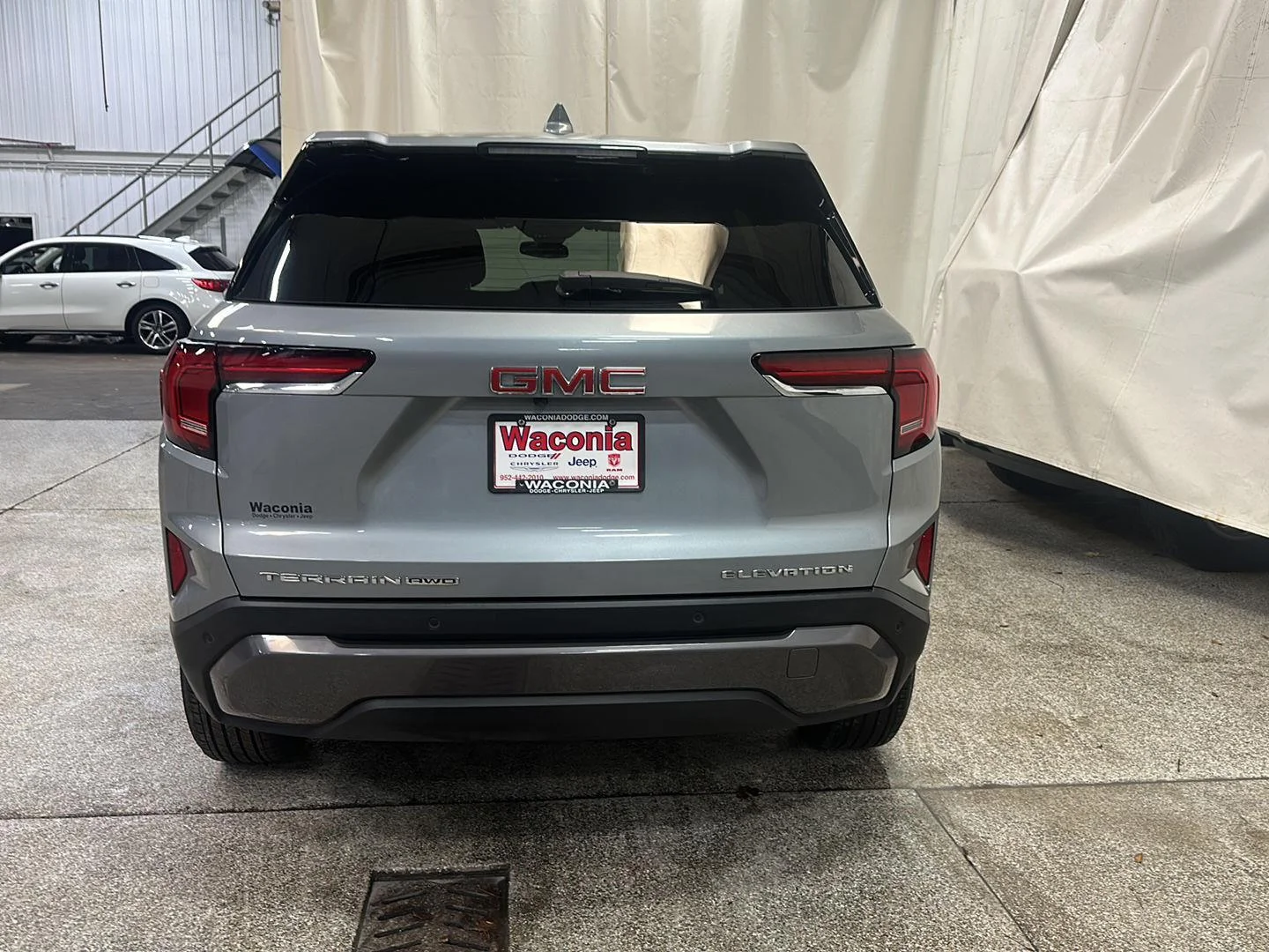 Used 2026 Sterling Metallic GMC AWD Elevation image 4