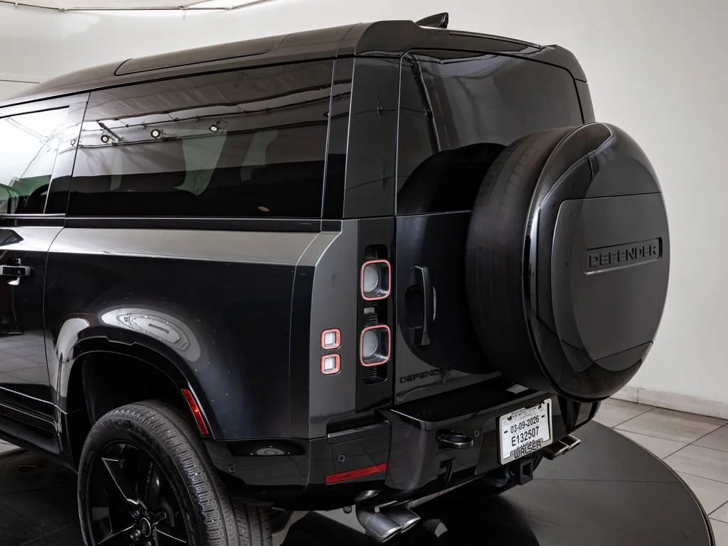 Used 2023 Carpathian Gray Premium Metallic Land Rover V8 image 19