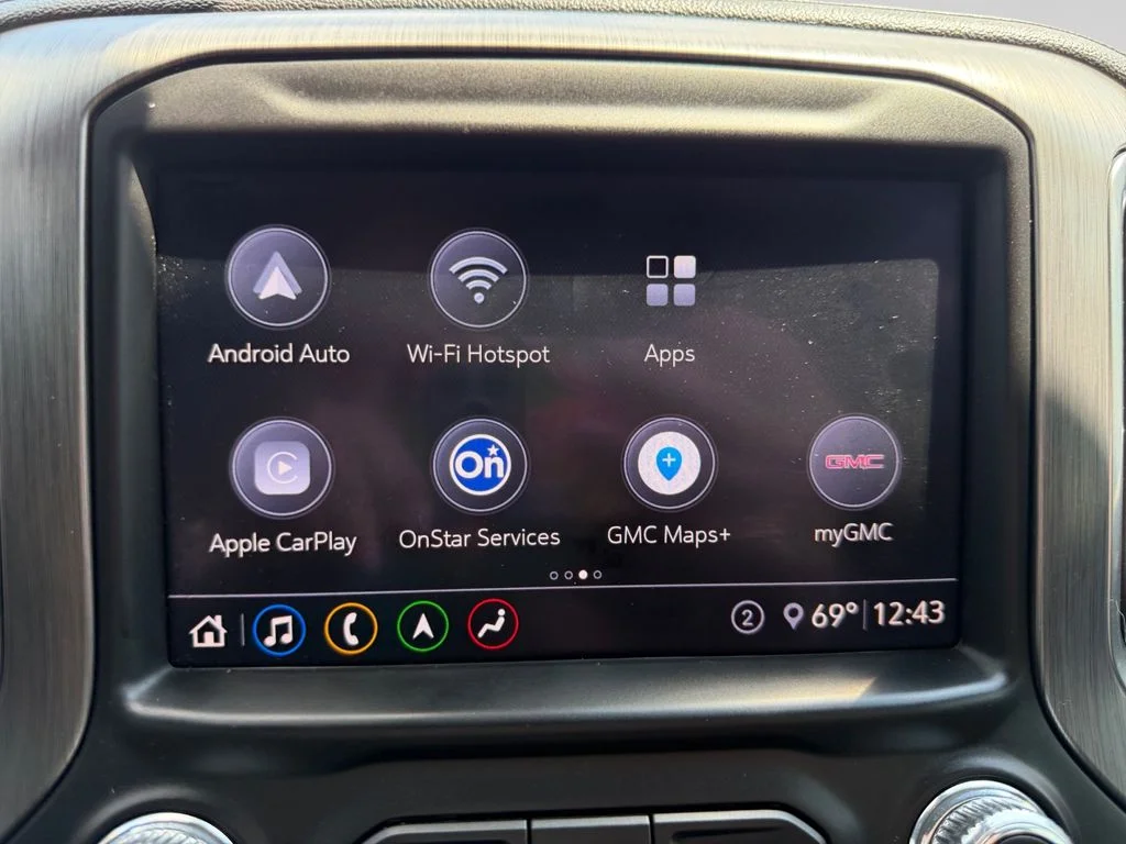 Used 2020 Silver GMC Denali image 21