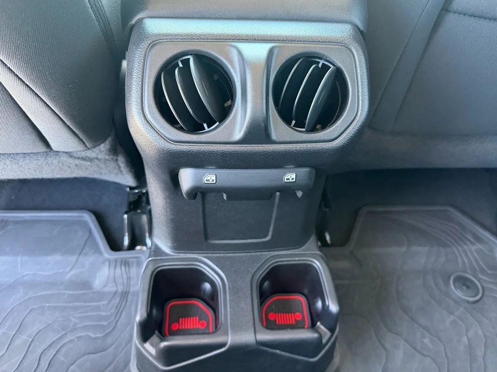 Used 2022 White Jeep Altitude image 13