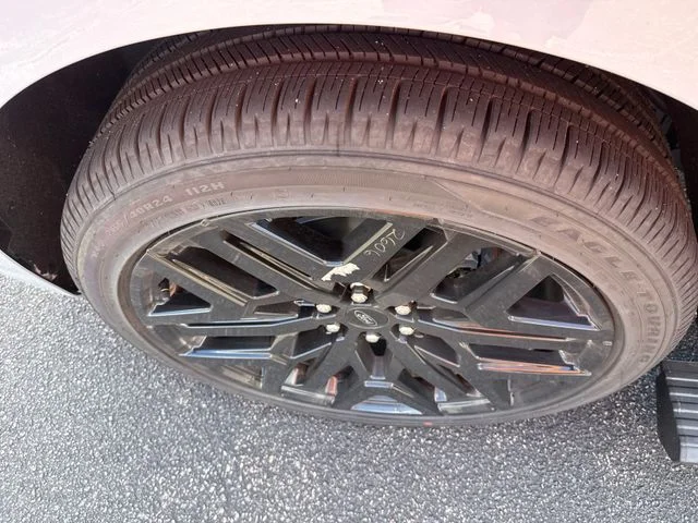New 2026 Glacier Gray Metallic Tri-Coat Ford Platinum® image 15