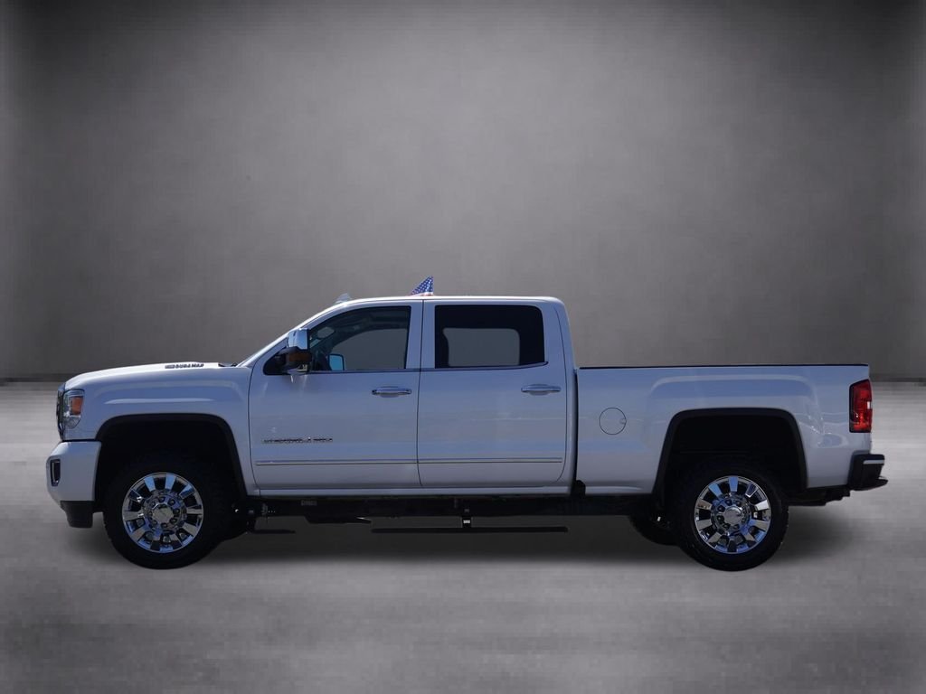 Used 2018 White GMC Denali image 7