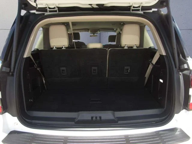 Used 2022 White Metallic Ford XLT image 13