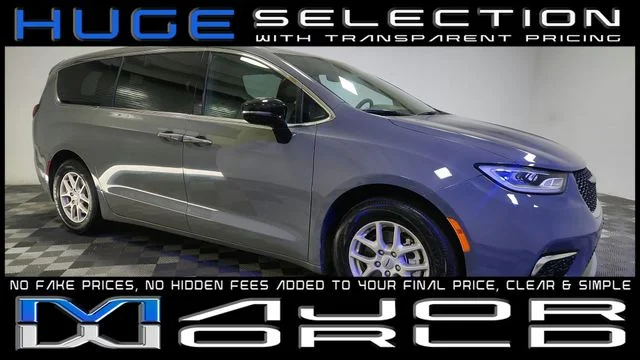 2025 Chrysler Pacifica Select's photo