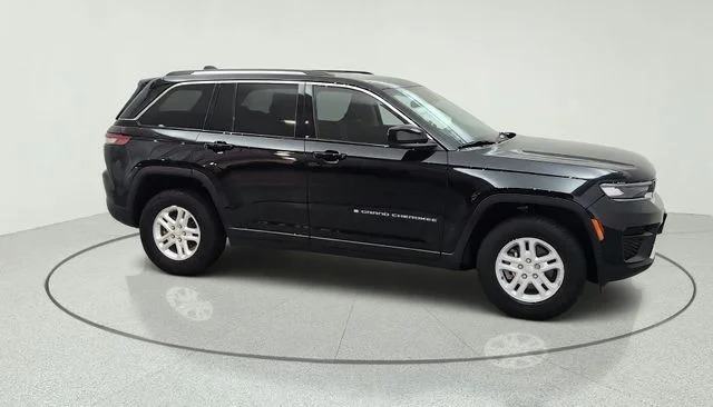 Used 2023 Black Jeep Laredo image 53