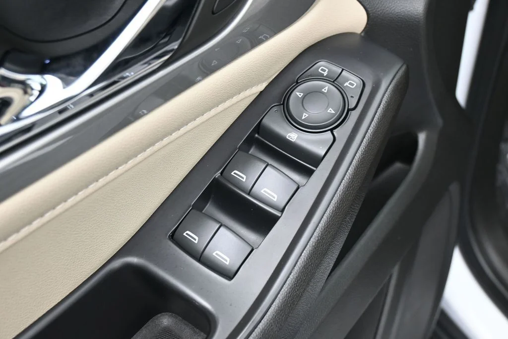 Used 2022 Summit White Chevrolet LS image 13