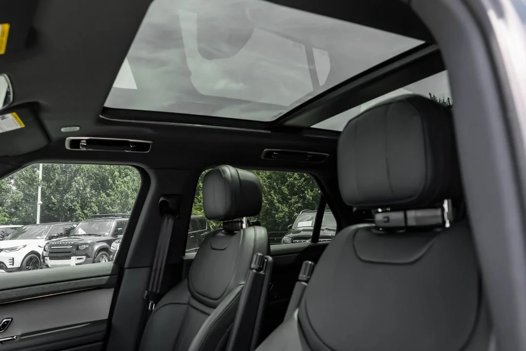 New 2026 Varesine Blue Metallic Land Rover Dynamic SE image 4