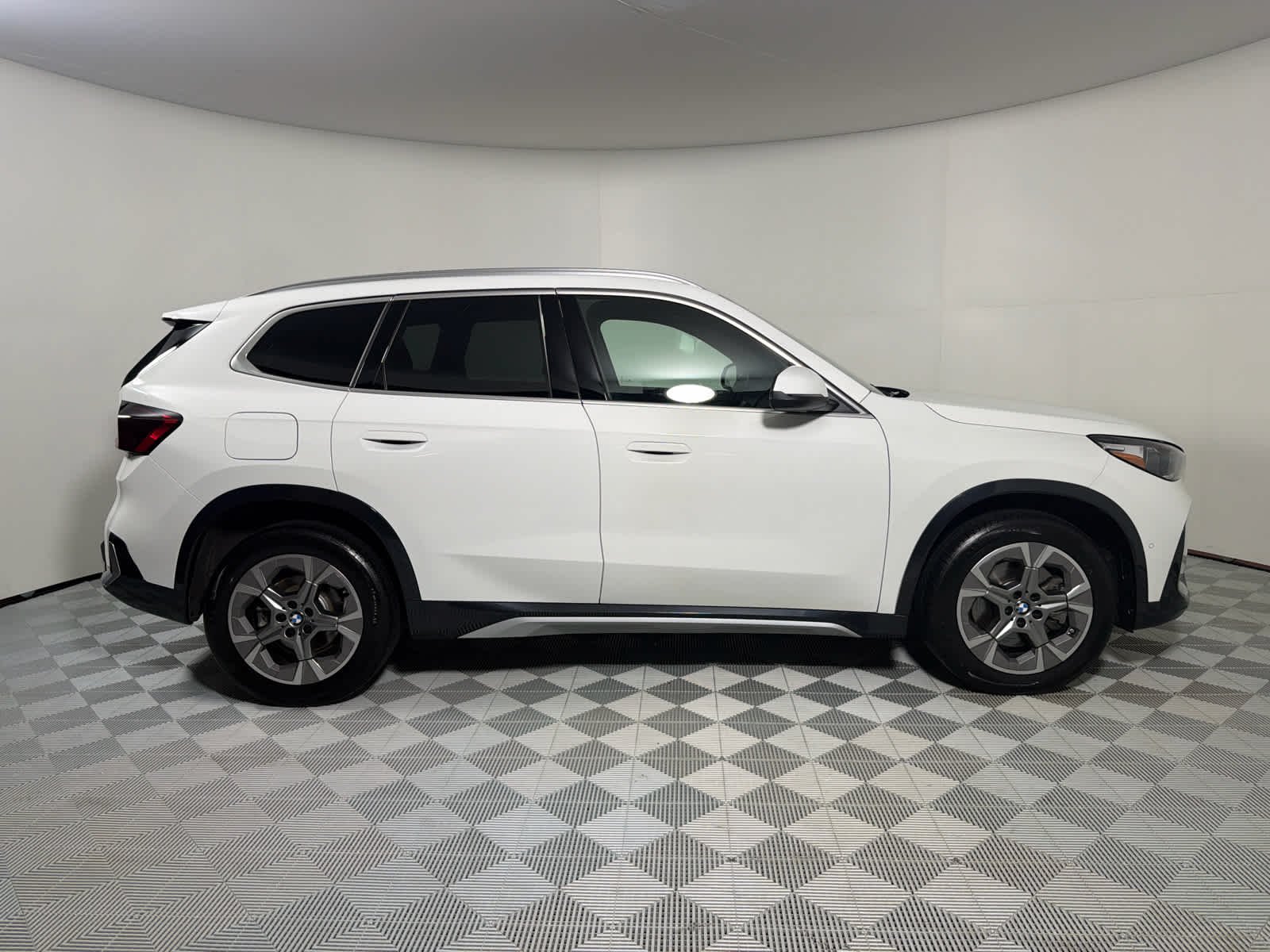 Used 2026 Alpine White BMW xDrive28i image 6