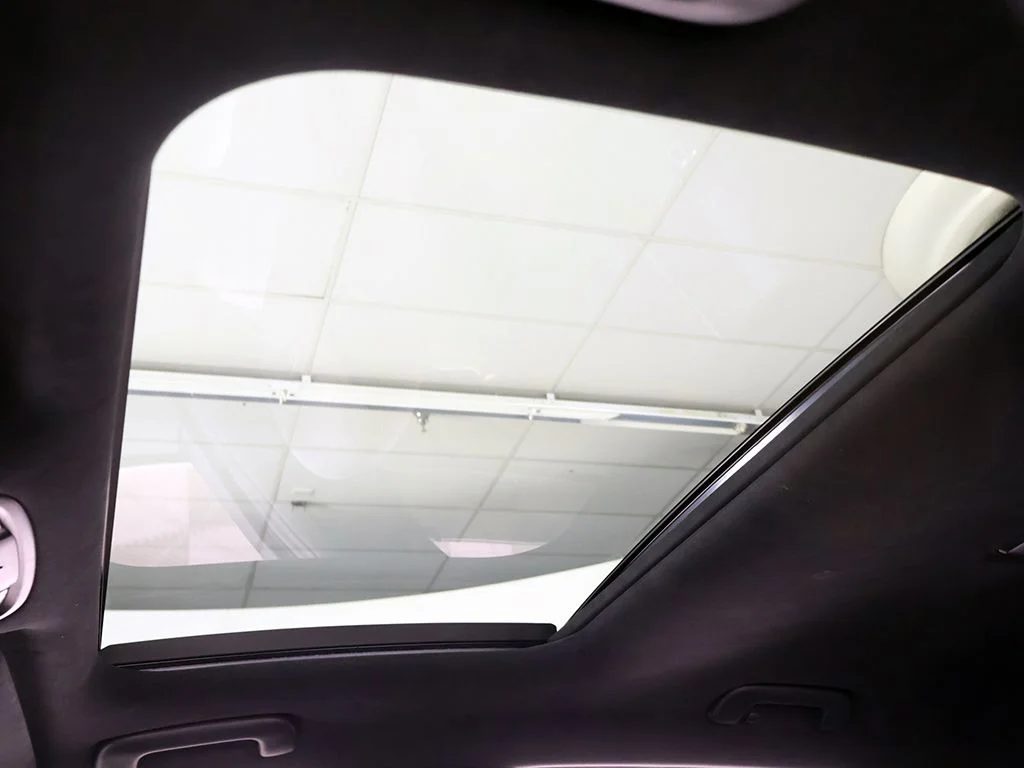 Used 2019 White Kia GT2 image 28