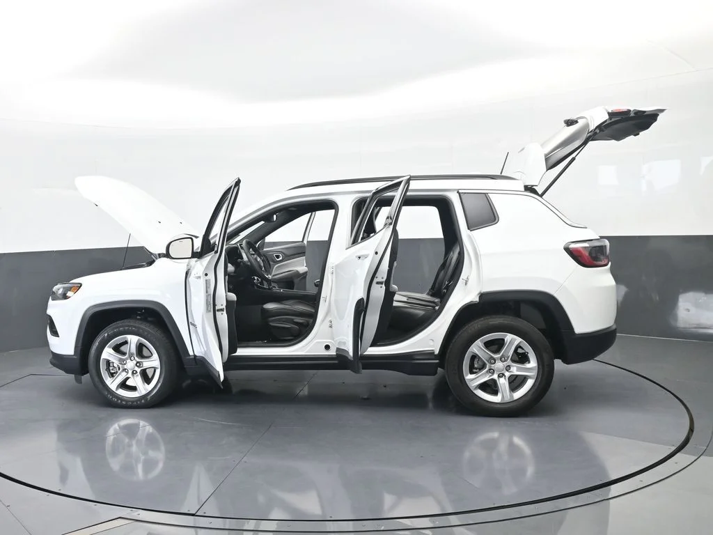 Used 2023 Bright White Clearcoat Jeep Latitude image 36