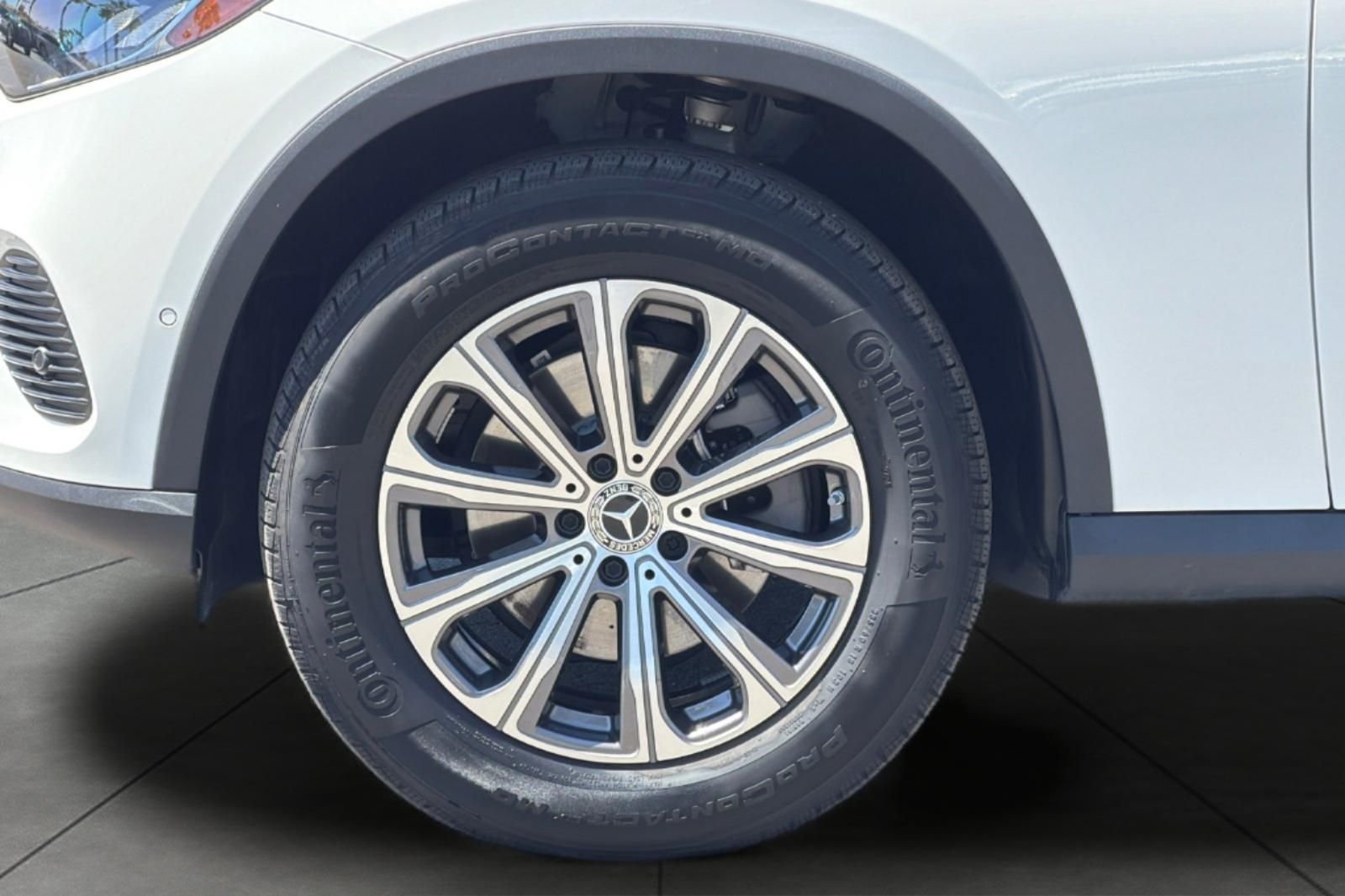 Certified Used 2025 White Mercedes-Benz GLC 300 image 5