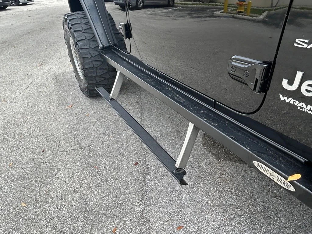 Used 2018 Black Jeep Unlimited Sahara image 33