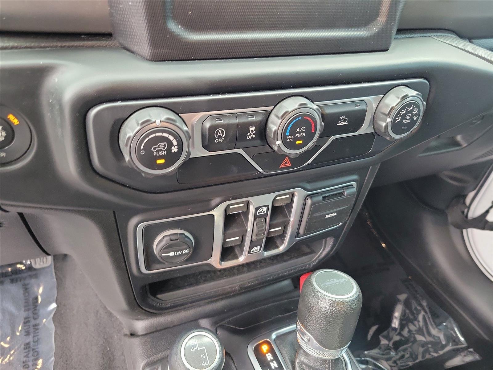 Used 2020 Bright White Clearcoat Jeep Sport S image 21