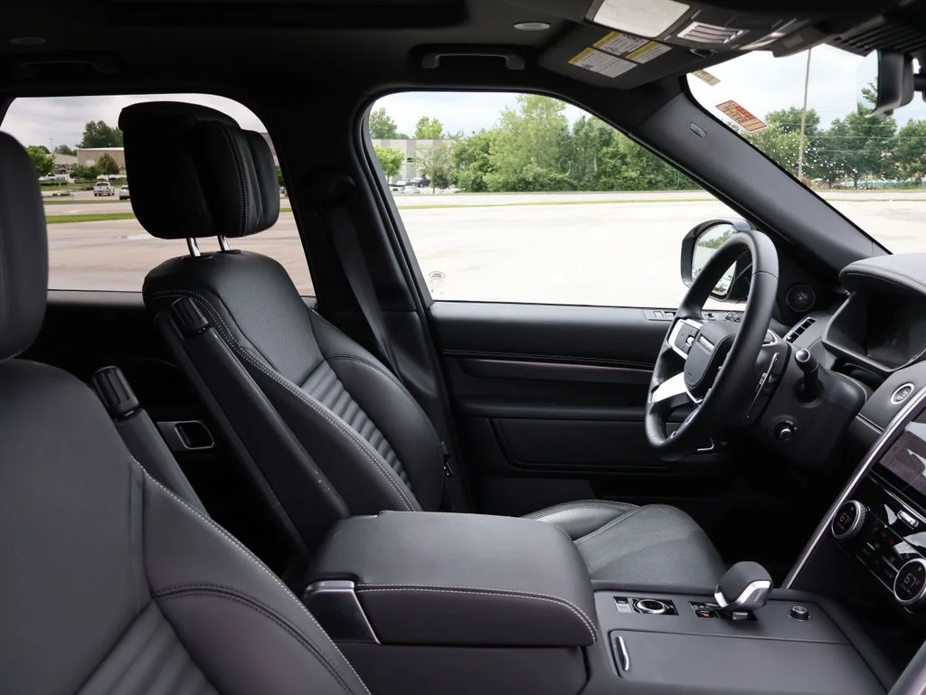 2025 Land Rover Discovery Metropolitan Edition - Photo 8