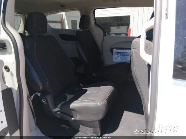 Used 2022 White Chrysler LX image 6