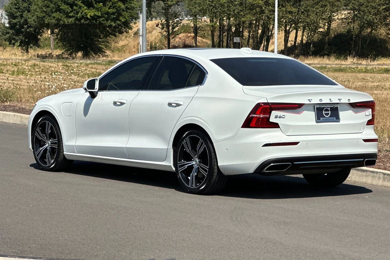 Used 2021 White Volvo T8 Inscription image 5