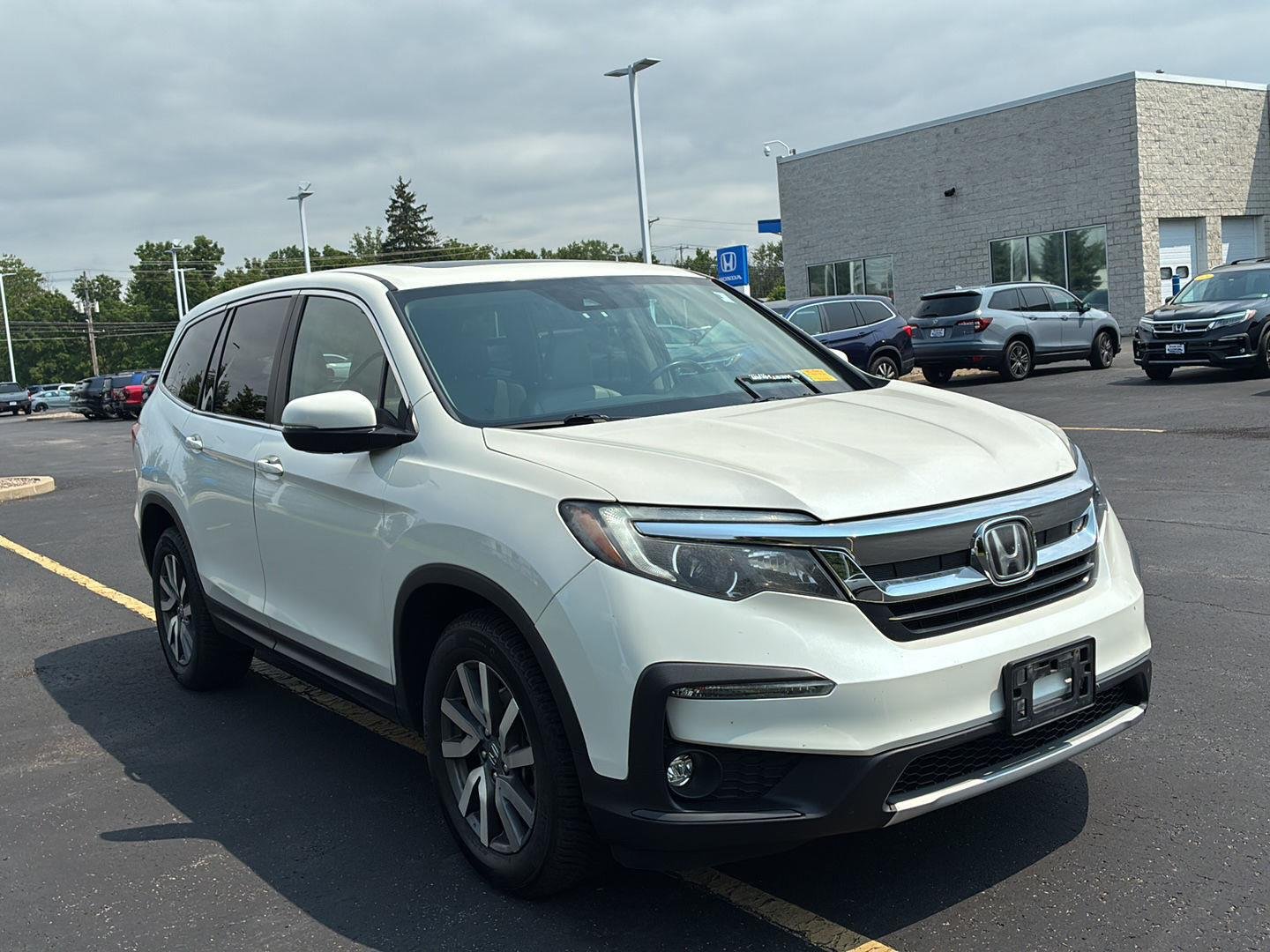 Used 2019 White Diamond Pearl Honda EX-L image 19