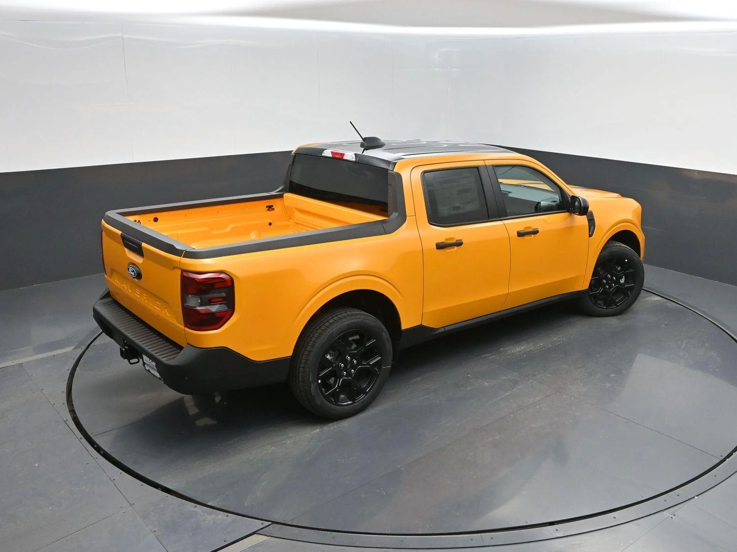 New 2026 Orange Fury Metallic Tri-Coat Ford XLT image 37