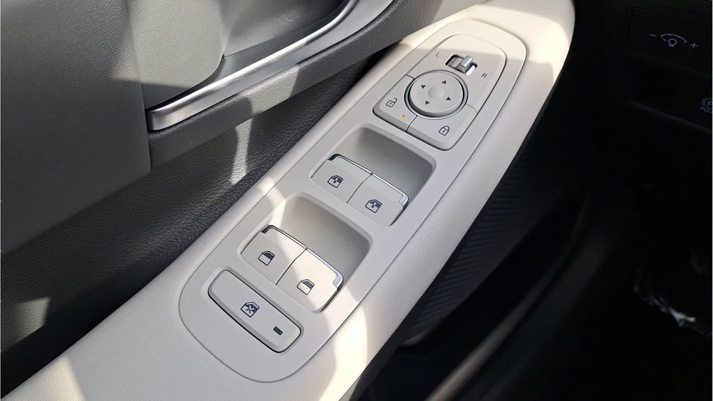 Used 2026 White Hyundai SEL image 23