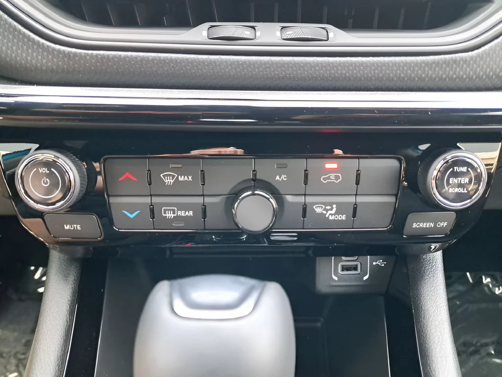 New 2026 Blue Jeep Latitude image 21