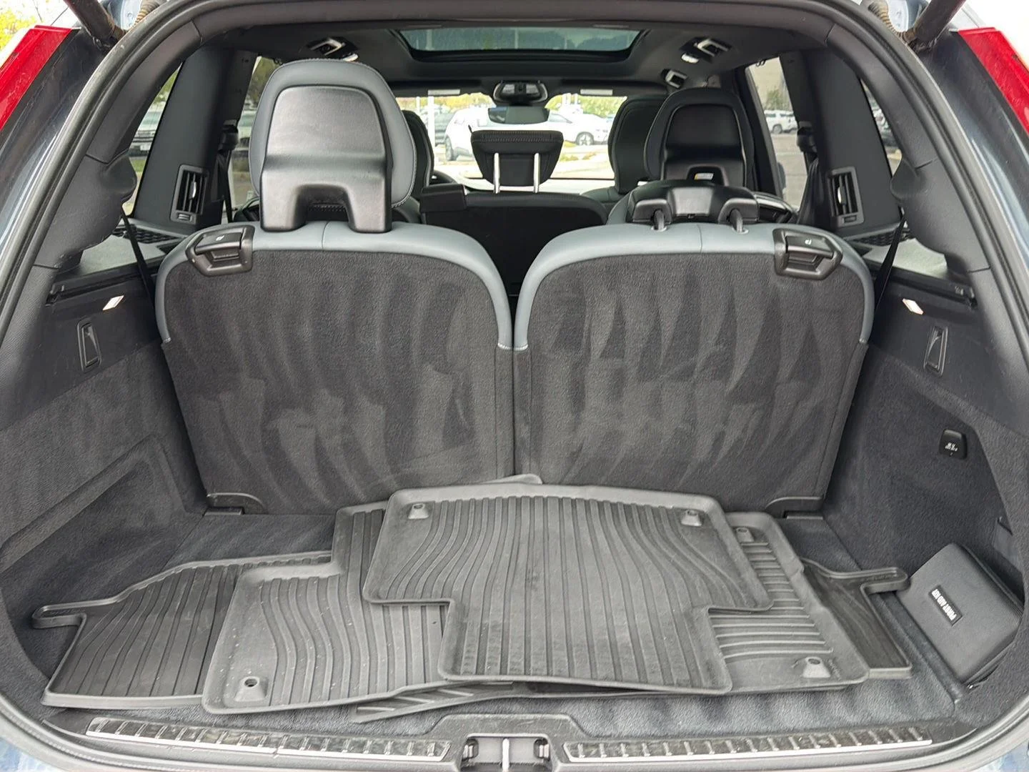 Used 2024 Denim Blue Metallic Volvo Ultimate Bright Theme image 8