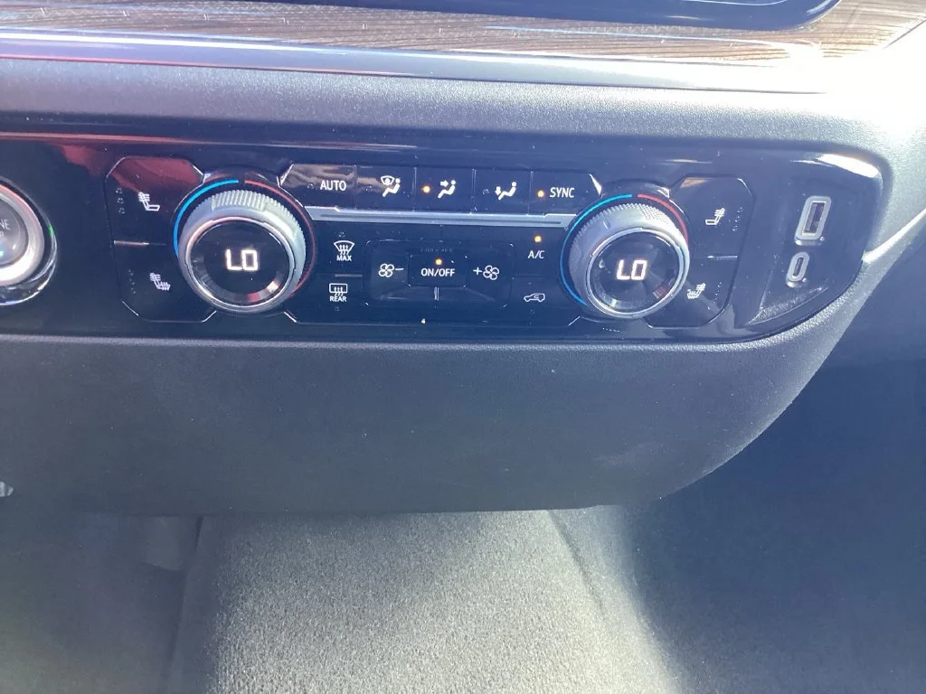 Used 2024 Sterling Gray Metallic Chevrolet LT (2FL) image 33
