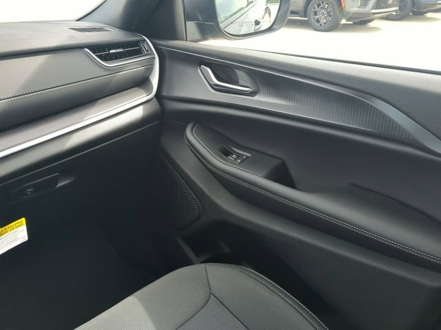 New 2026 Diamond Black Crystal Pearl-Coat Exterior Paint Jeep Laredo image 19