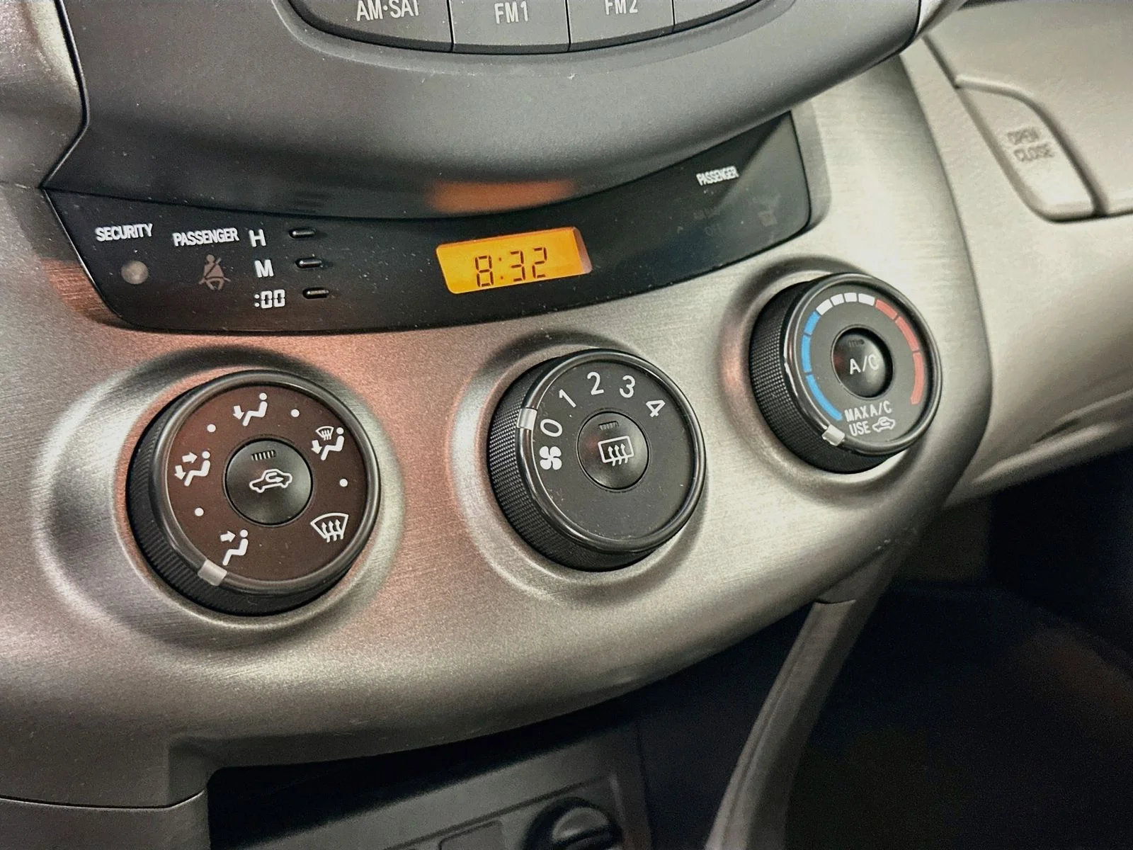 Used 2009 Pacific Blue Metallic Toyota Base image 14