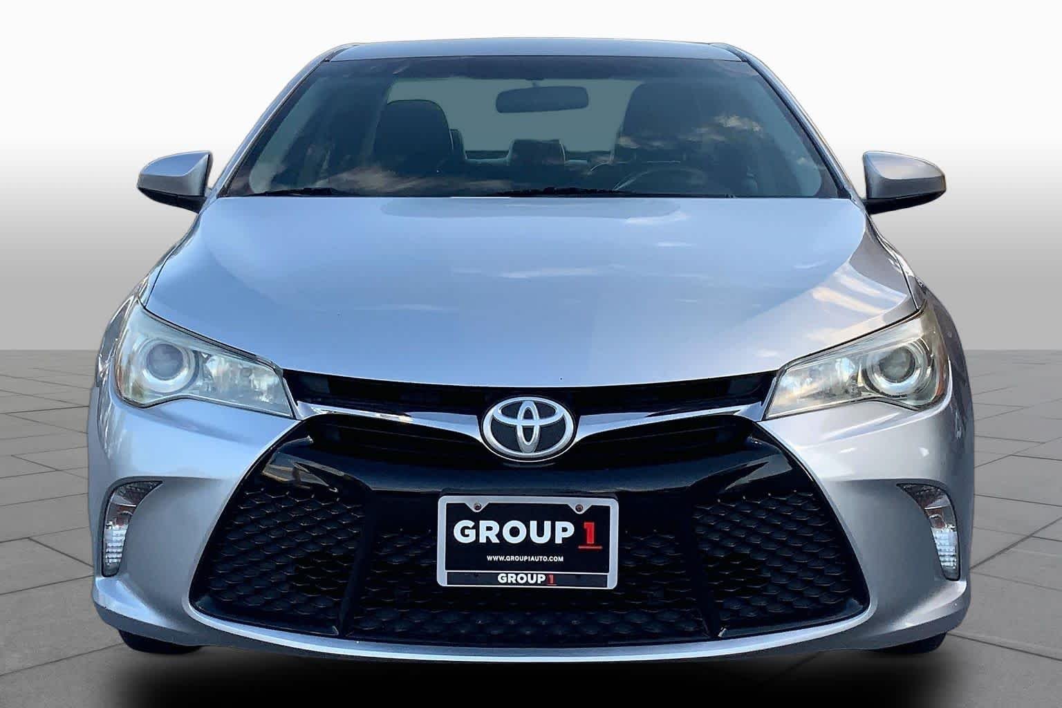 Used 2016 Celestial Silver Metallic Toyota SE image 3