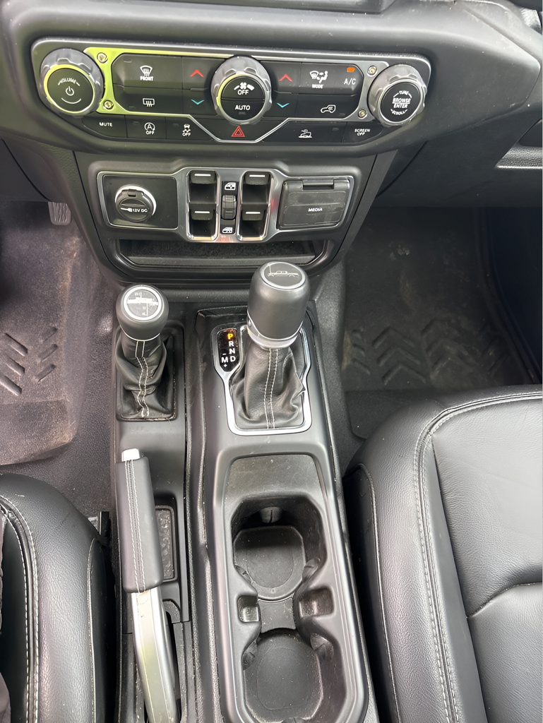 Used 2022 White Jeep Overland image 19