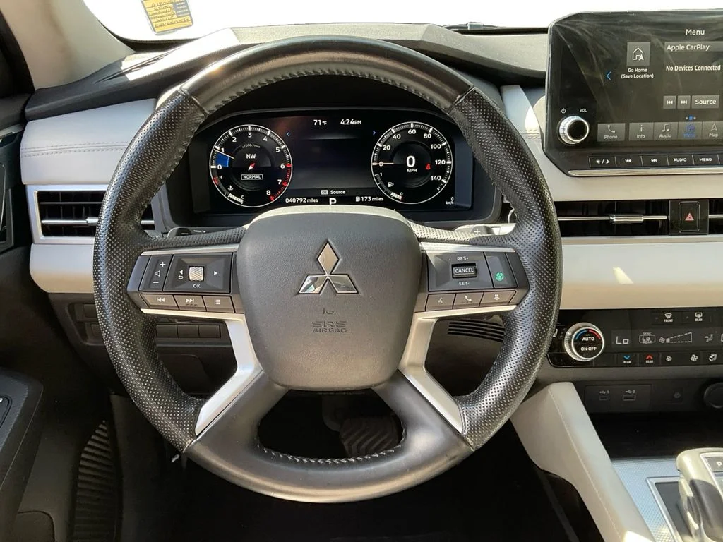 Used 2022 Silver Mitsubishi SEL image 16