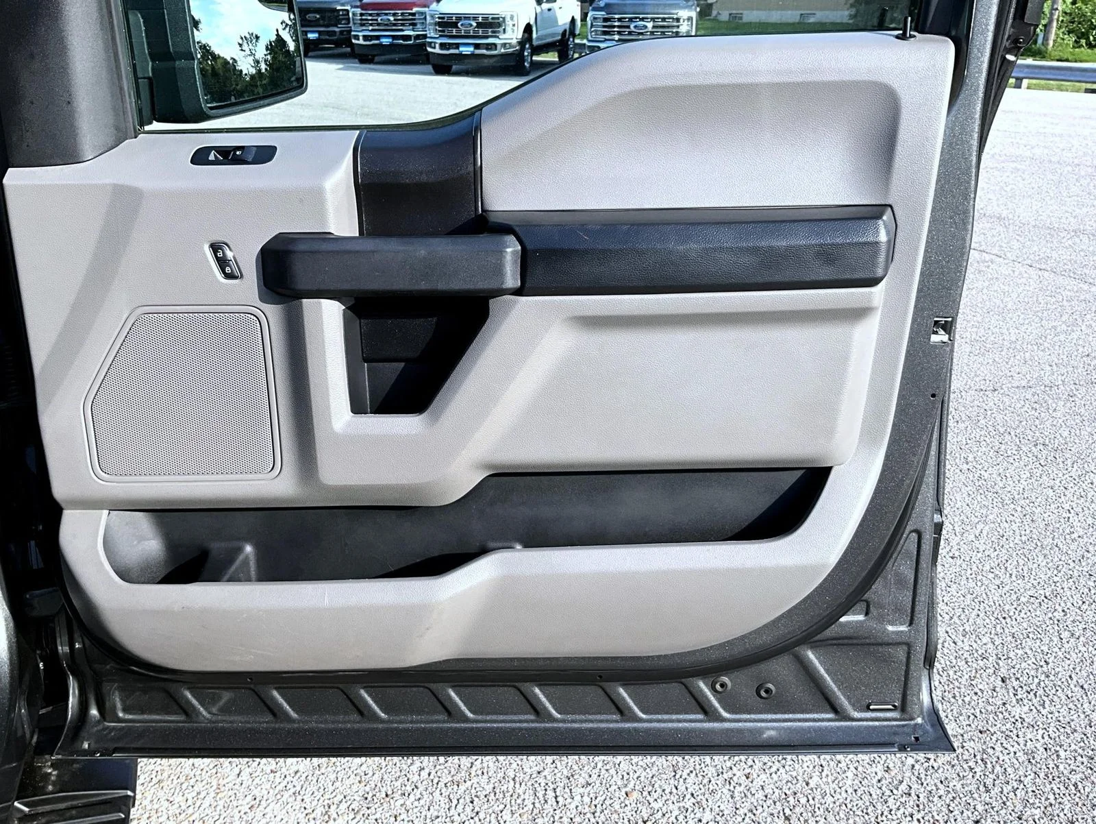Used 2018 Gray Ford XL image 18