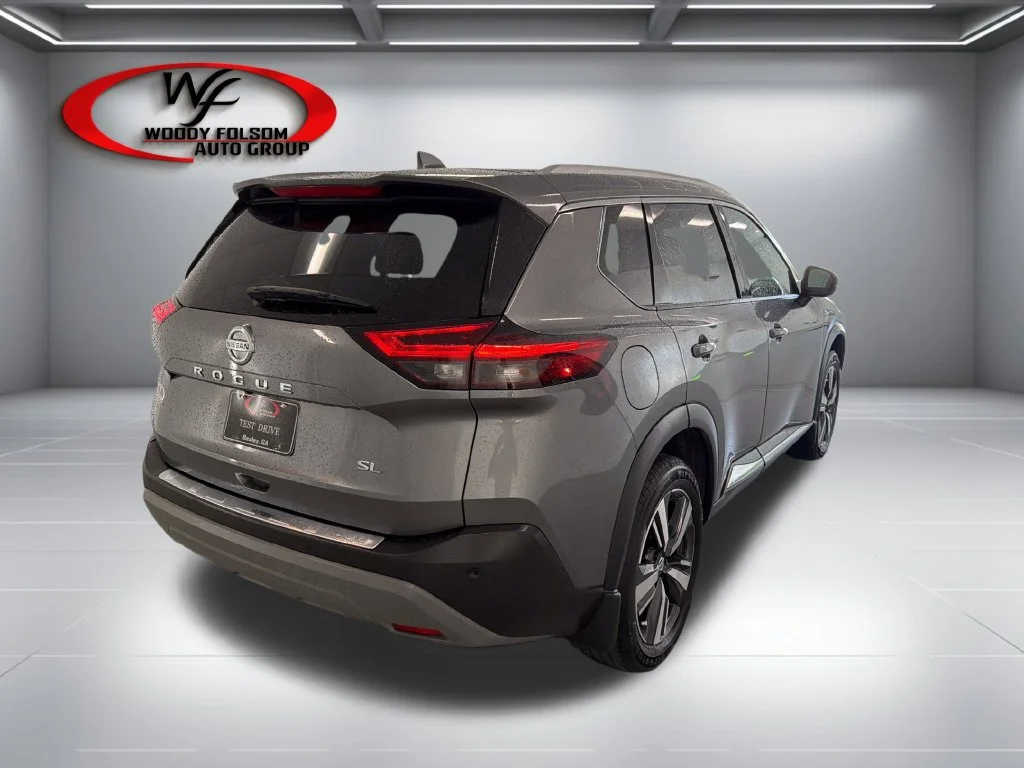 Used 2021 Gray Nissan SL image 6