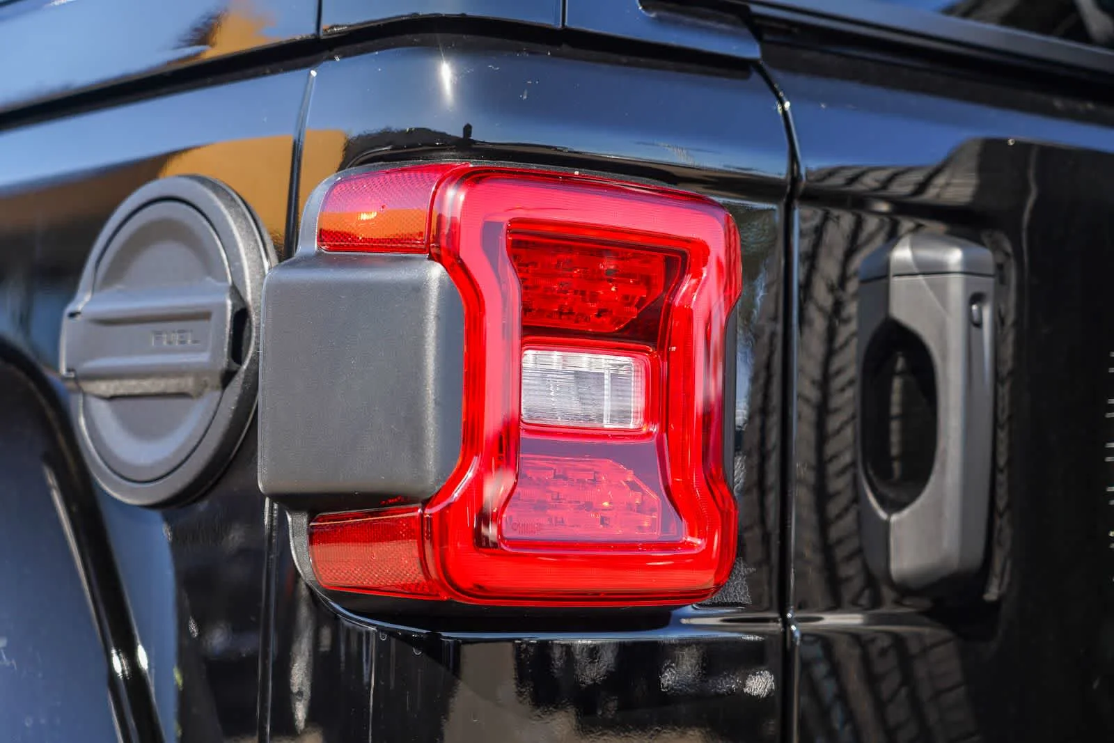 2025 Jeep Wrangler 4-Door Sahara - Photo 9