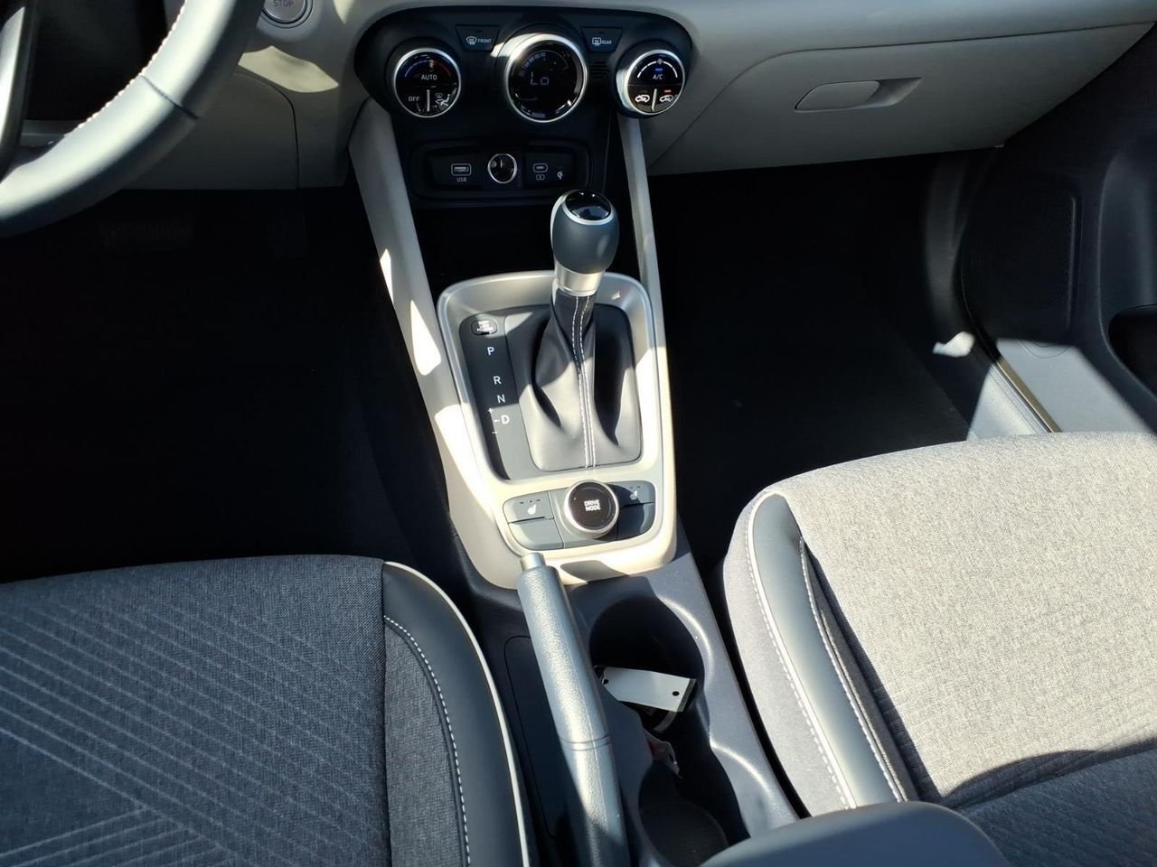 New 2026 Denim w/White Roof Hyundai SEL w/Two-Tone Roof image 25