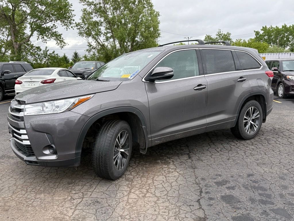 Used 2017 Gray Toyota LE image 3