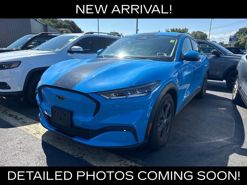 Used 2022 Blue Ford Select image 1