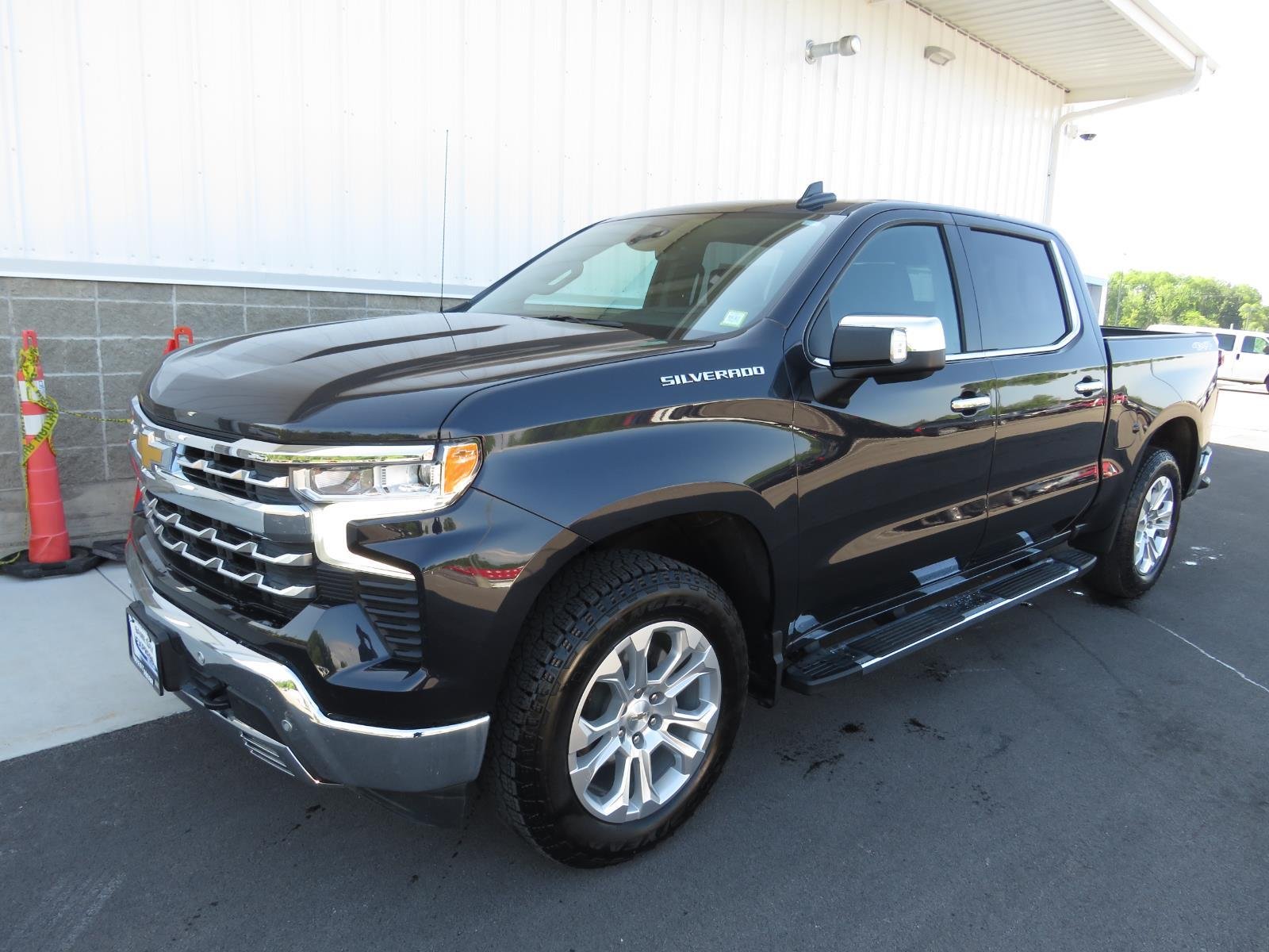 Used 2023 Ash Chevrolet LTZ image 11