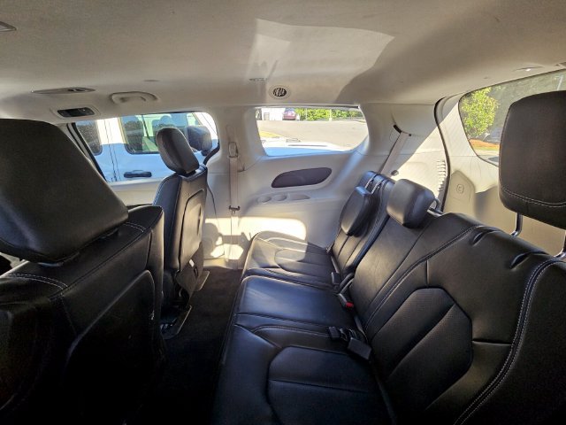 Used 2024 White Chrysler Select image 6
