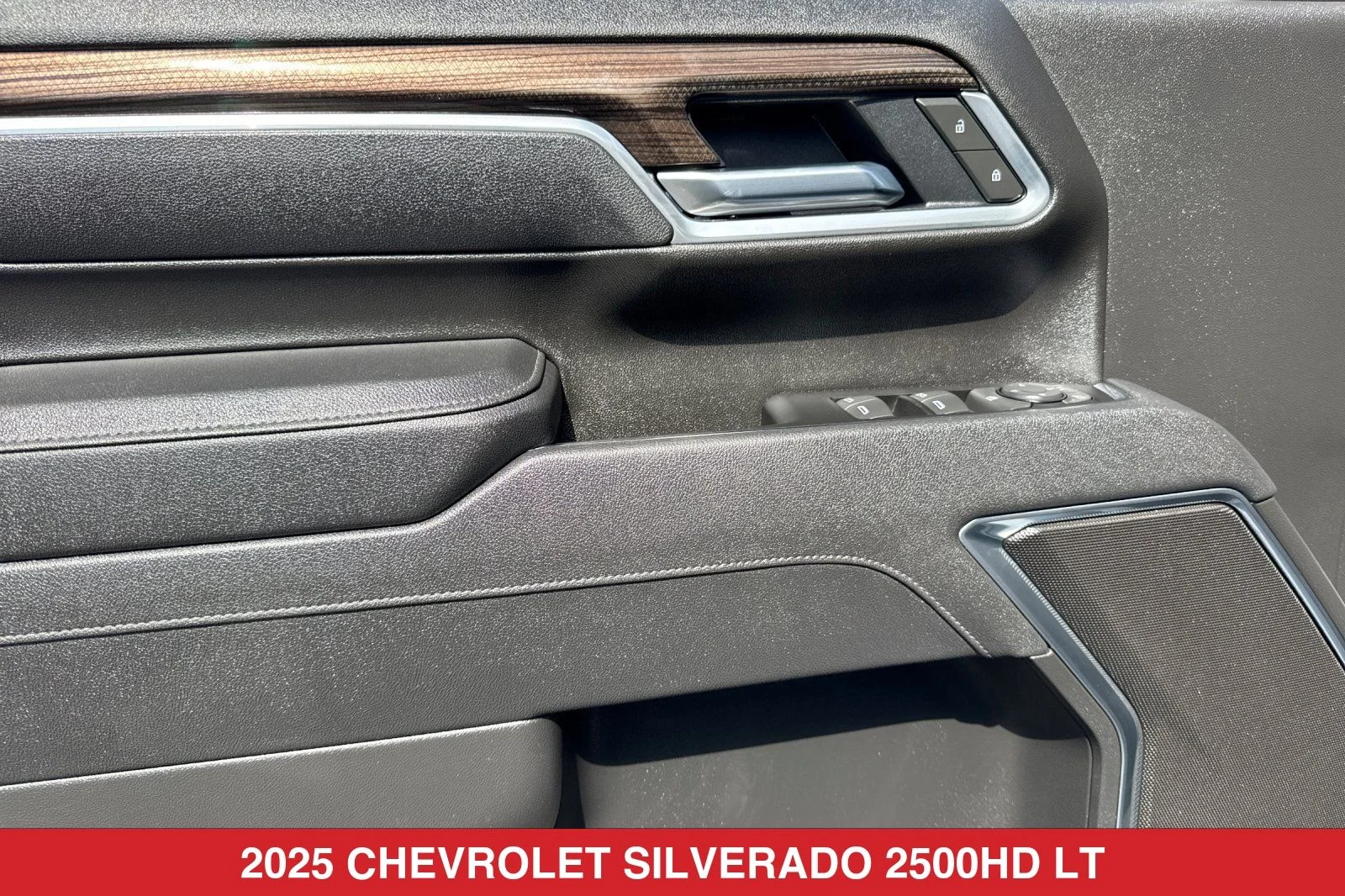 Used 2025 White Chevrolet LT image 12