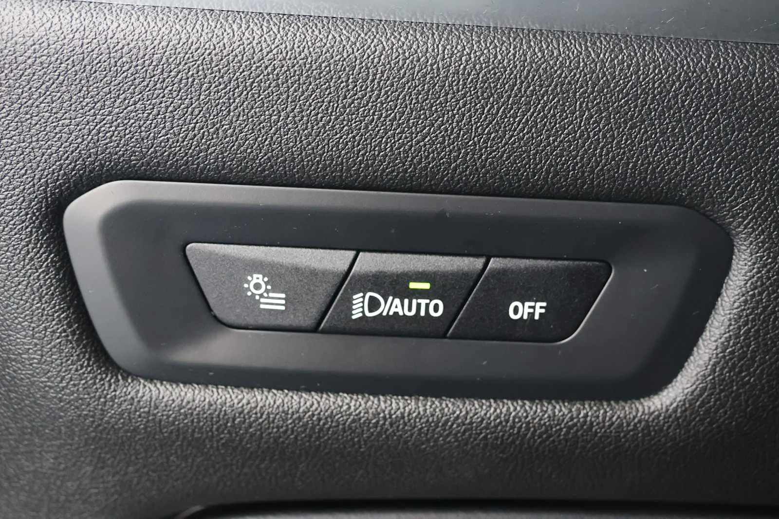 Certified Used 2025 Carbon Black Metallic BMW xDrive40i image 20