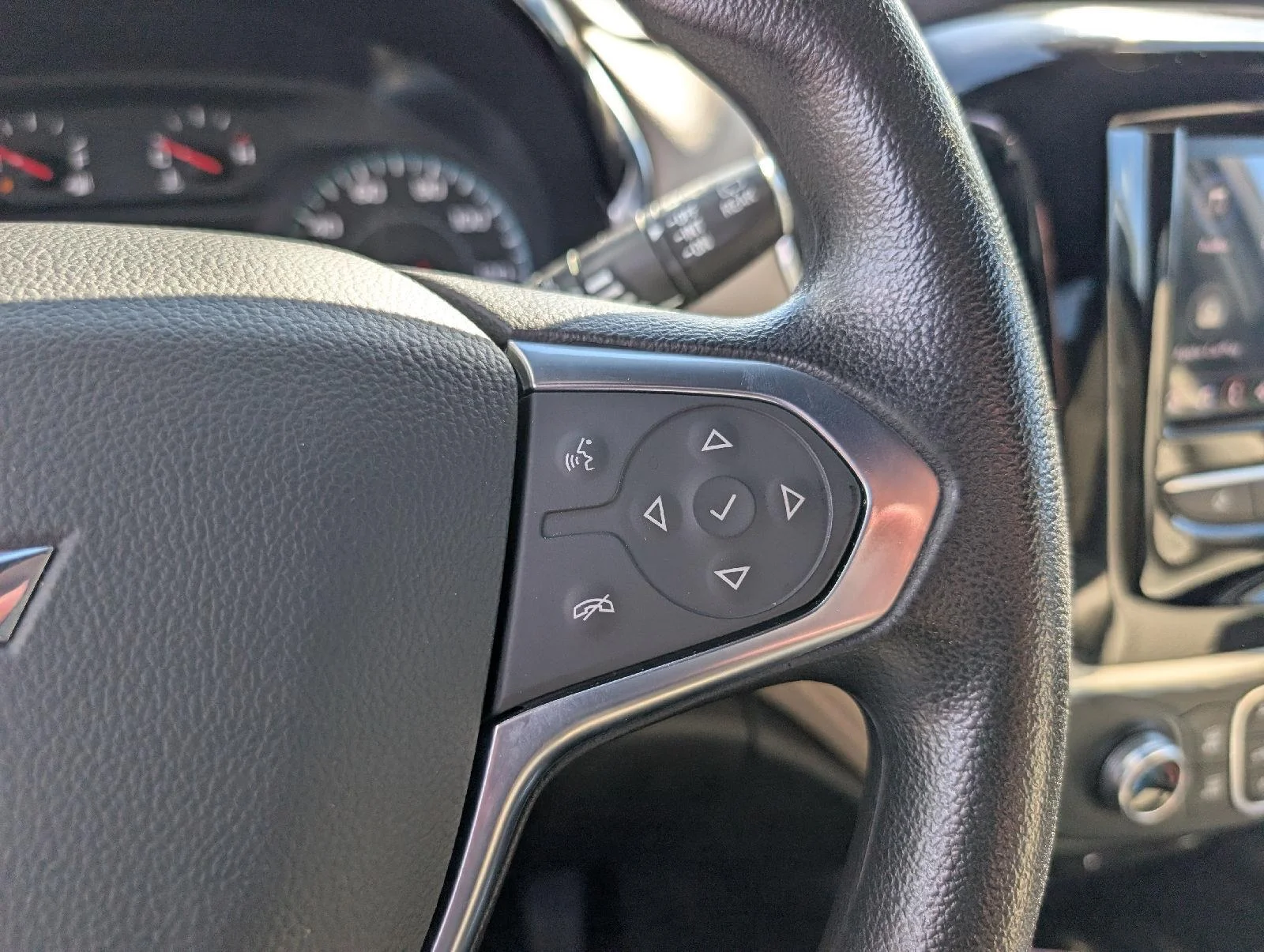 Used 2023 STERLING GRAY METALLIC Chevrolet LS image 18