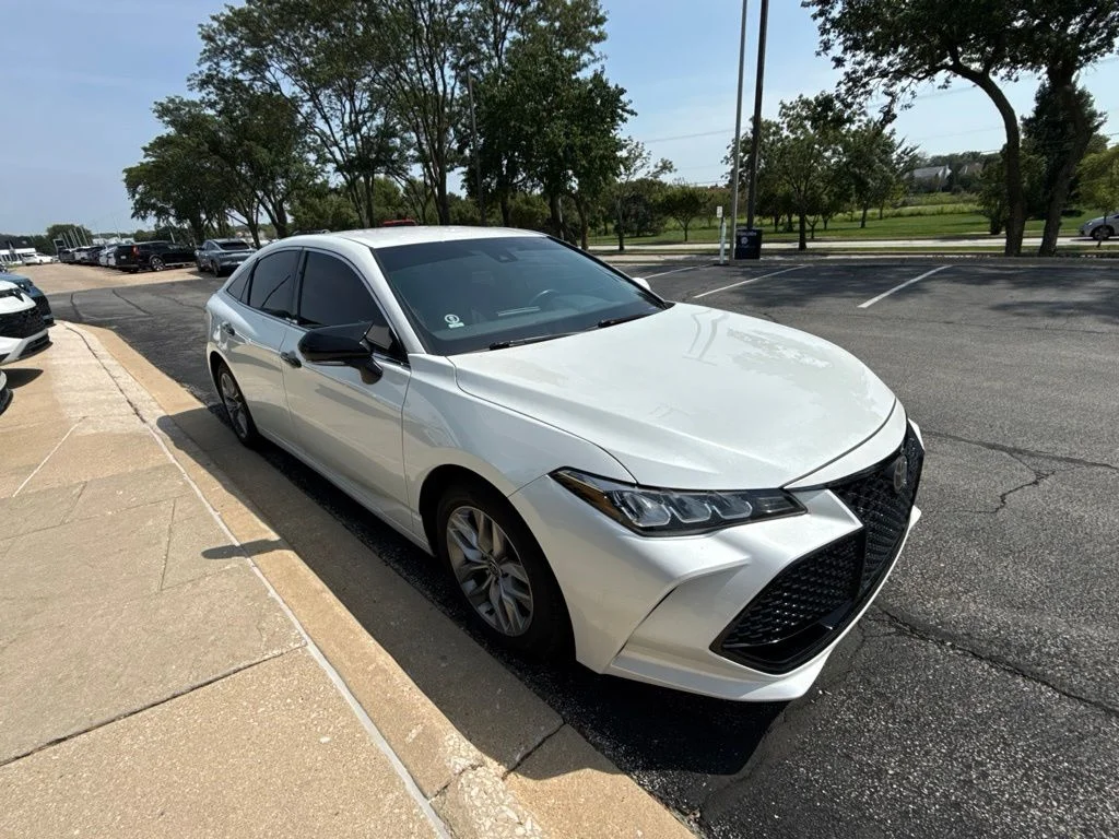 Used 2022 Pearl Toyota XLE image 8