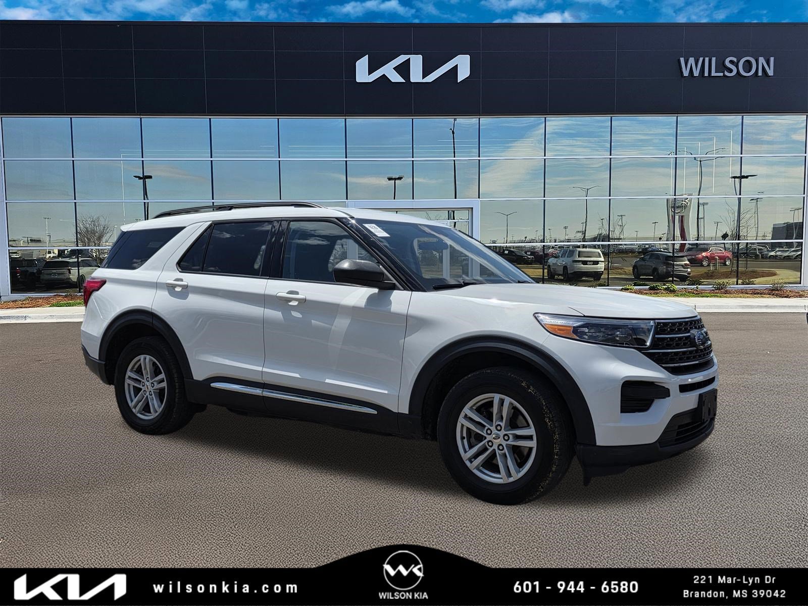 2023 Ford Explorer XLT 4WD's photo